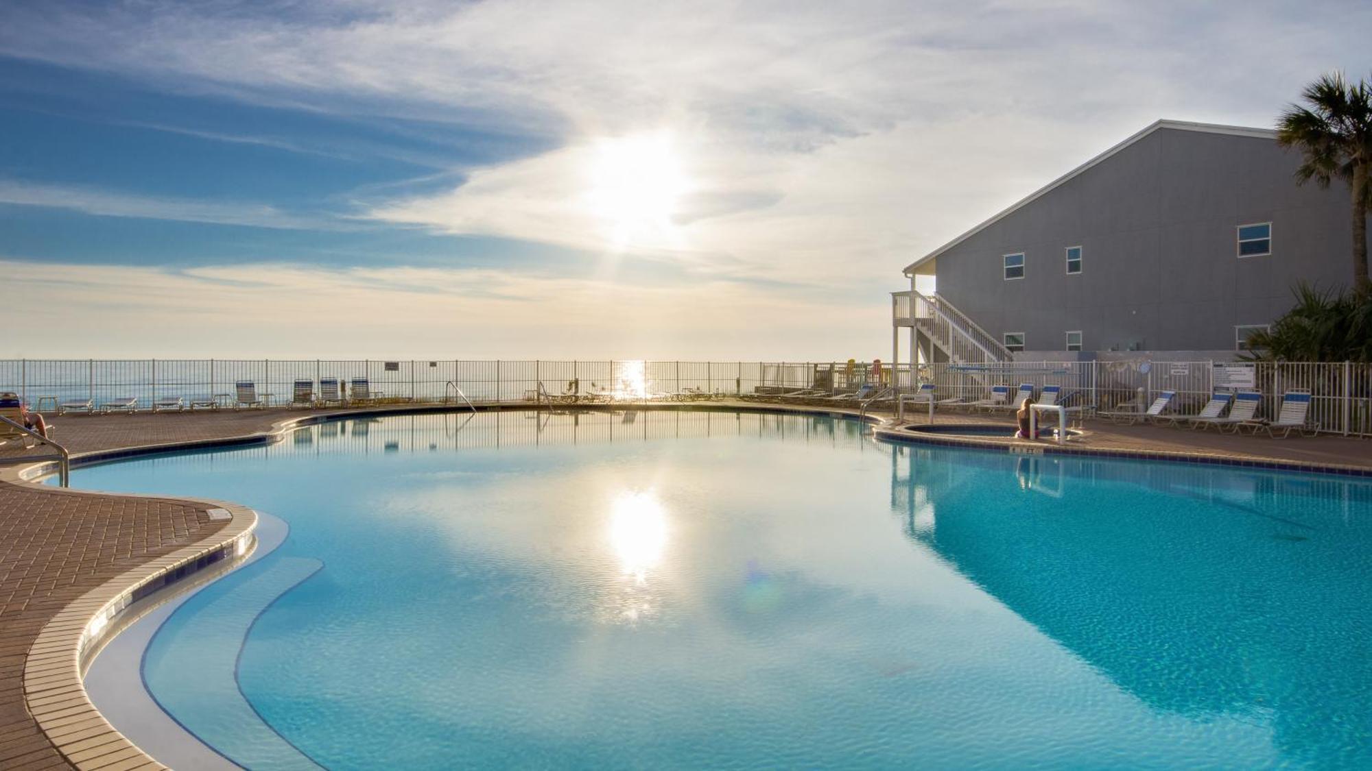 Tidewater Escape: 1Br/2Ba Beachfront Condo, Sleeps 6, Gulf Views & Comfort! Panama City Beach Exterior photo